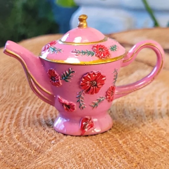 ❤️ Red Poppies on Pink Cast Miniature Teapot - Picture 1 of 6